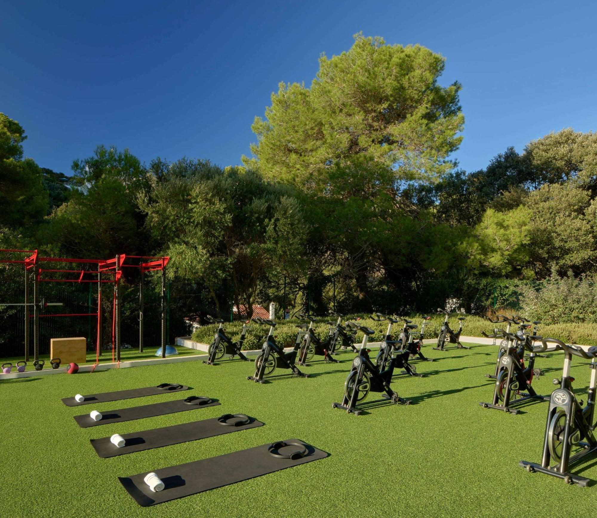 Melia Cala Galdana Hotel Cala Galdana  Exterior photo The outdoor fitness area